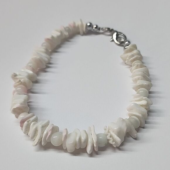 Beaded Puka Shell Bracelet size 7.75" Made in the Philippines - Picture 2 of 3